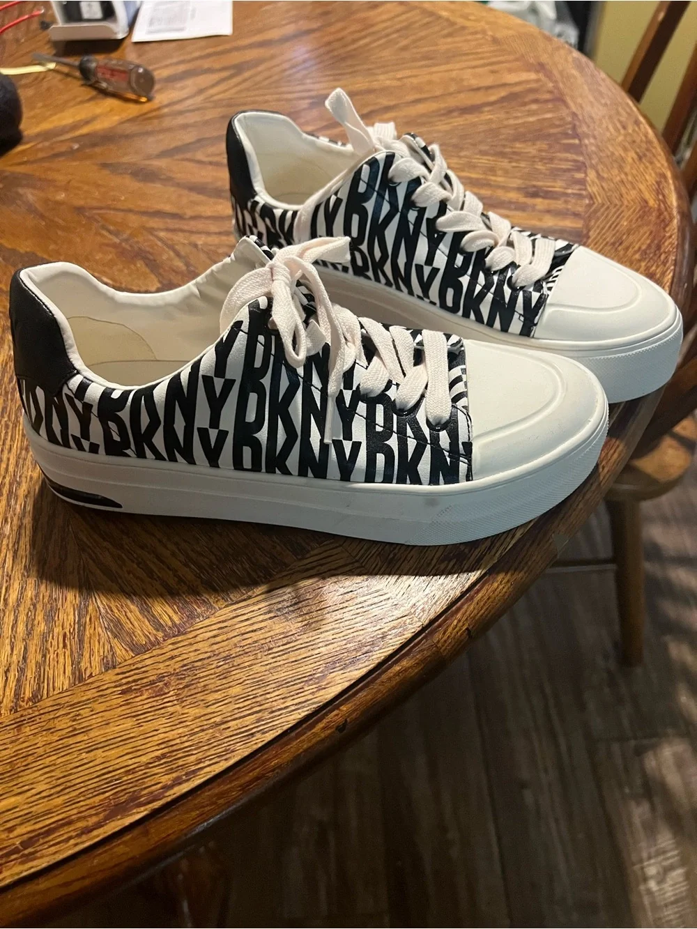 DKNY Black and White Low Top Sneakers like new